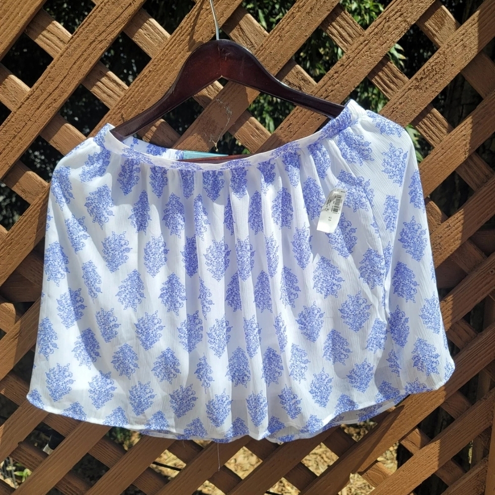 NWT Old Navy Blue and White Floral Skirt